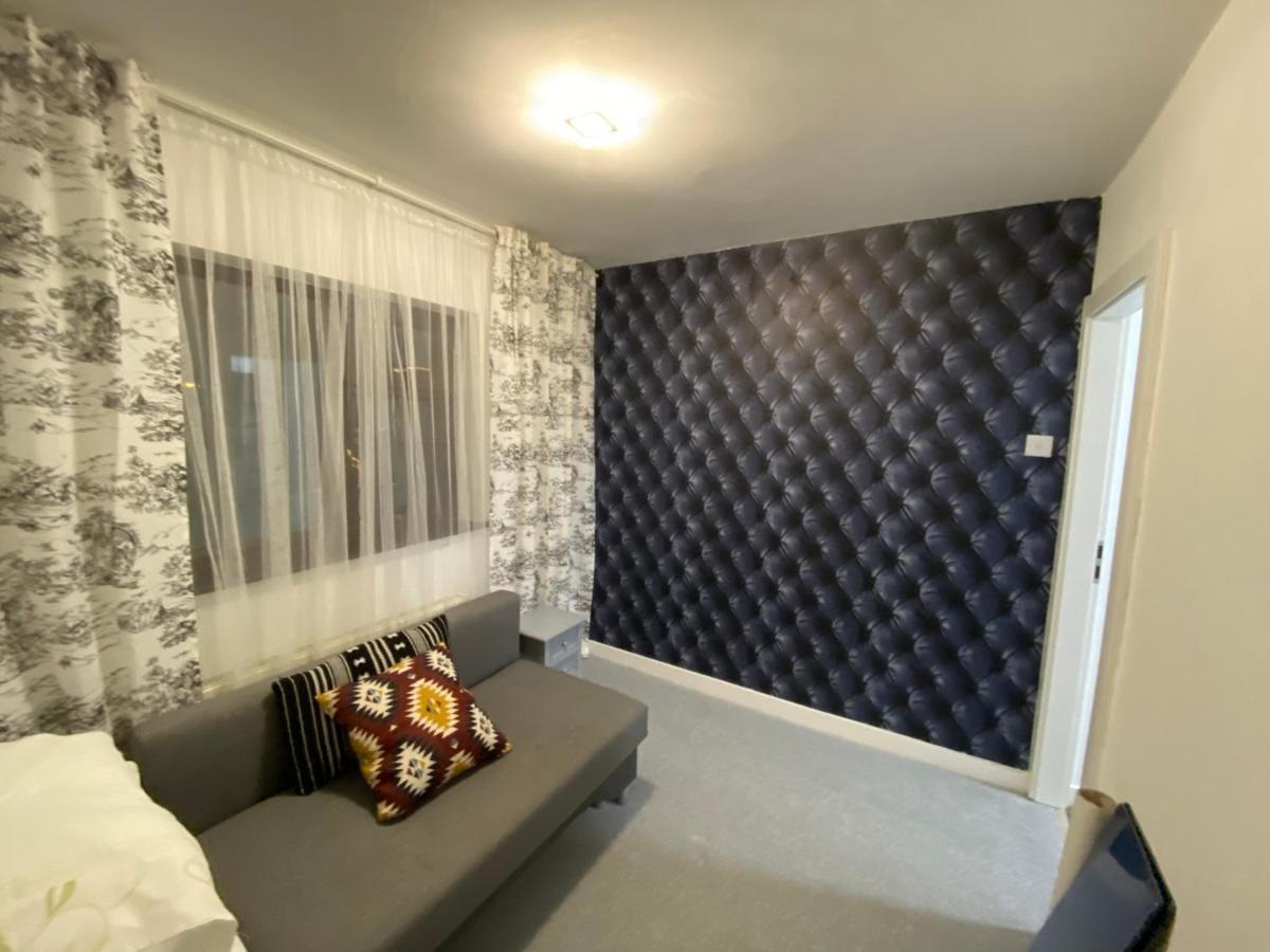 Bloxwich Hollemeadowヴィラ エクステリア 写真